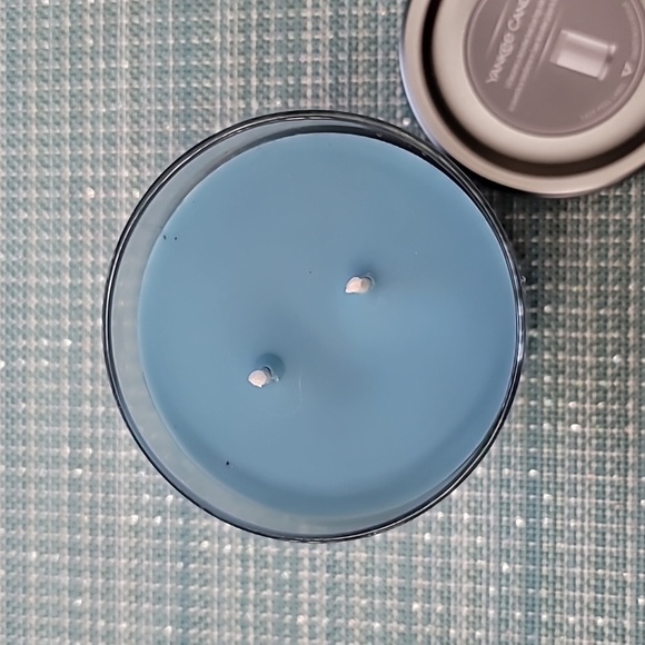 Yankee Candle, Beach Escape, 20 oz Two Wick Candle, New - Picture 2 of 5